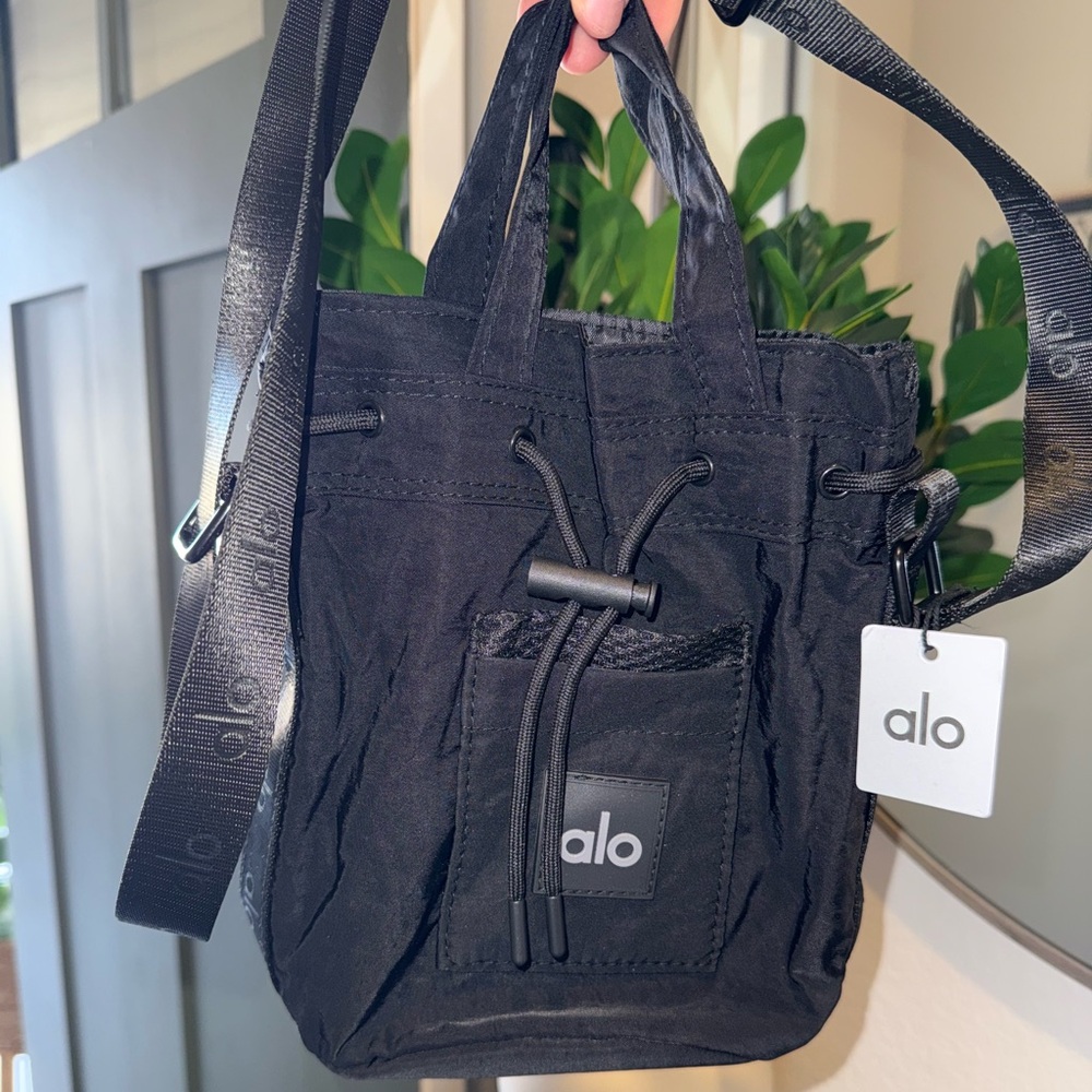 Alo Yoga Crossbody Bucket Bag Black New With Tags